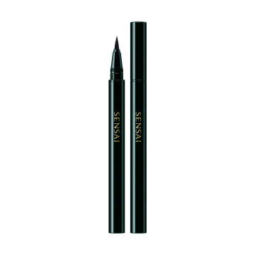DESIGNING LIQUID EYELINER